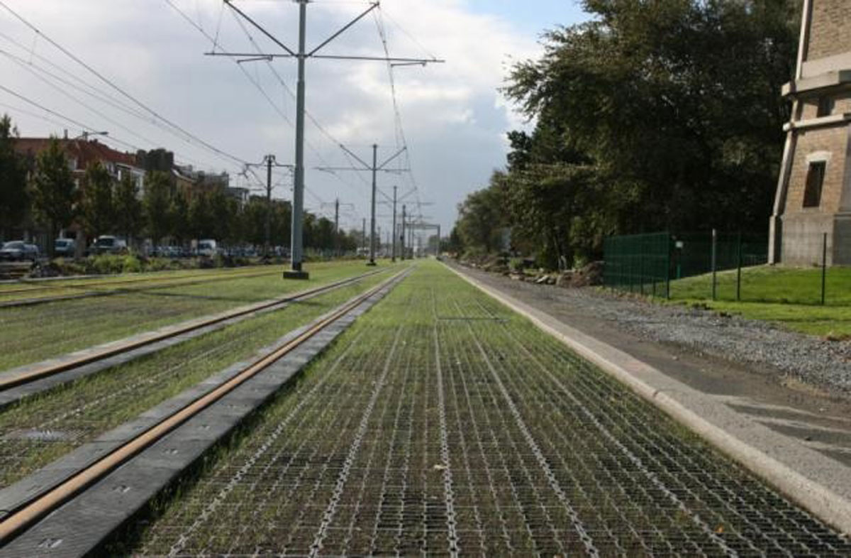 torowaisko zazielenione kratką trawnikową EcoRaster